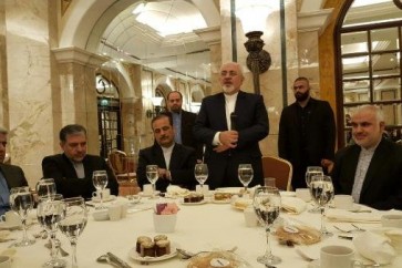محمد جواد ظريف ملتقياً الدبلوماسيين الايرانيين في لبنان
