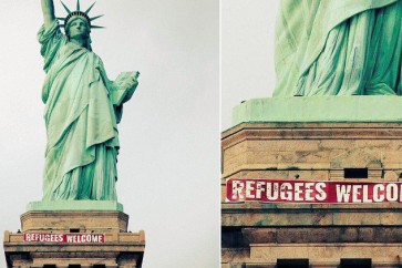 لافتة ترحب باللاجئين على تمثال الحرية