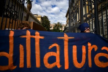 لافتة احتجاجية على إجراءات التقشف في إيطاليا