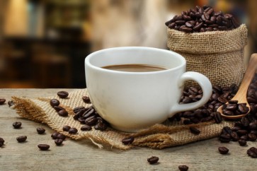 يحوي كوب القهوة الكبير على 350 ملغ من المواد شبه القلوية