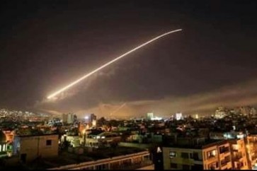 مشاهد ليلية تظهر تصدي الدفاعات الجوية السورية للعدوان الإسرائيلي