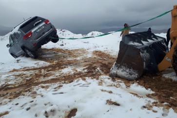 سيارات محتجزة بالثلوج على طريق عام ترشيس زحلة