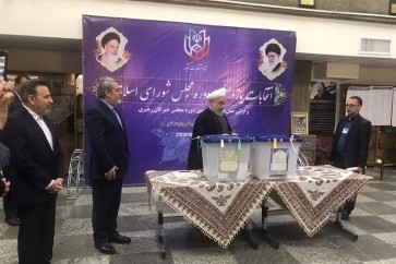 الرئيس روحاني يدلي بصوته في الانتخابات البرلمانية