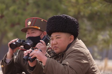 زعيم كوريا الشمالية يشرف على تجارب صاروخية ومدفعية