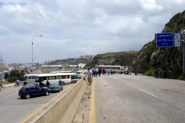 اعتصام لسائقي الفانات العمومية في طرابلس احتجاجا على منعهم من العمل