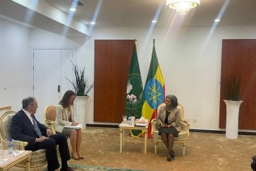 ووصل لافروف مساء أمس إلى العاصمة الإثيوبية أديس أبابا، في إطار جولته الإفريقية التي بدأت يوم السبت الماضي، وتستغرق 5 أيام وتشمل 4 دول إفريقية بدأت بمصر ثم أوغندا وجمهورية الكونغو وتنتهي بإثيوبيا.