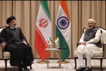 الرئيس الايراني خلال لقائه رئيس الوزراء الهندي