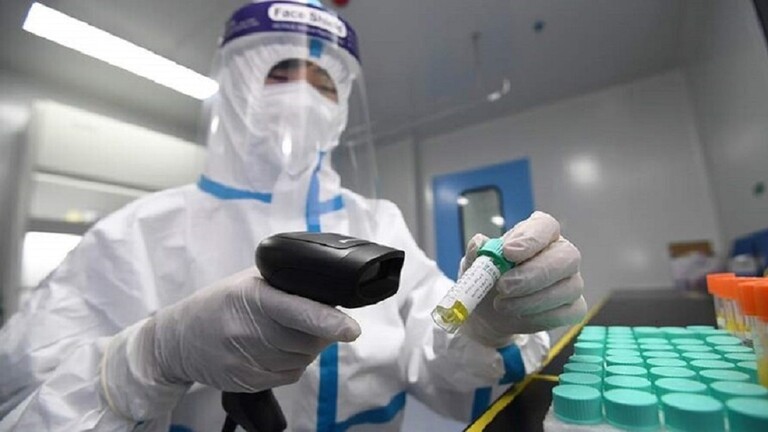 الصين تسجل لليوم الثاني على التوالي زيادة قياسية في عدد الإصابات بفيروس كورونا، بلغت نحو 32943 حالة إصابة جديدة