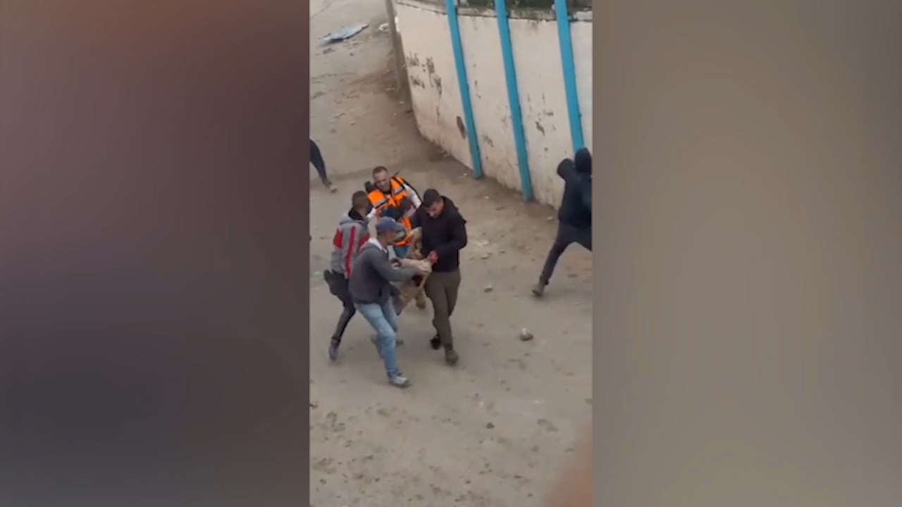 لحظة إصابة الشاب رائد النعسان برصاص الاحتلال في الصدر في رام الله