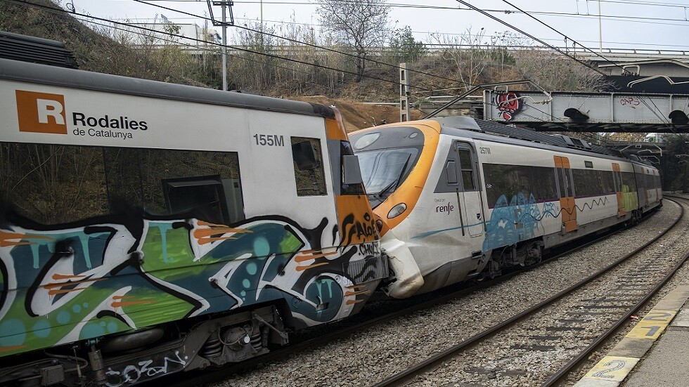 155 مصابا بتصادم قطارين في كتالونيا الإسبانية