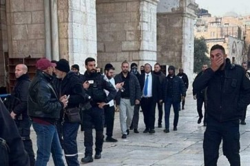 وزير الامن القومي الصهيوني ايتامار بن غفير يقتحم باحات المسجد الاقصى وسط اجراءات امنية مشددة
