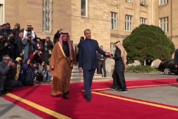 وزير الخارجية القطري يعلن من طهران حمل رسائل حول الاتفاق النووي