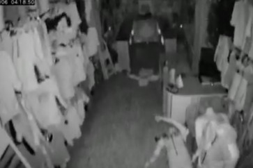 فيديو يوثق لحظة الزلزال بكاميرا مراقبة لأحد المحال بحلب