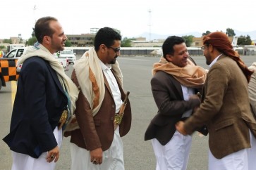 وصول الوفد العماني إلى صنعاء برفقة عبدالسلام لبحث آخر مستجدات المفاوضات