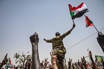 تضارب الروايات بين طرفي النزاع في السودان.. والخرطوم تدخل مرحلة الندرة الاقتصادية