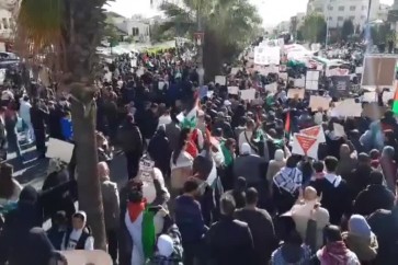 تظاهرة حاشدة قرب السفارة الأمريكية تنديدًا بدعم واشنطن للعدوان على غزة وجرائم الاحتلال