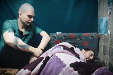 القسام ينشر مقطع فيديو لأسيرين إسرائيليين أحدهما حاول الانتحار